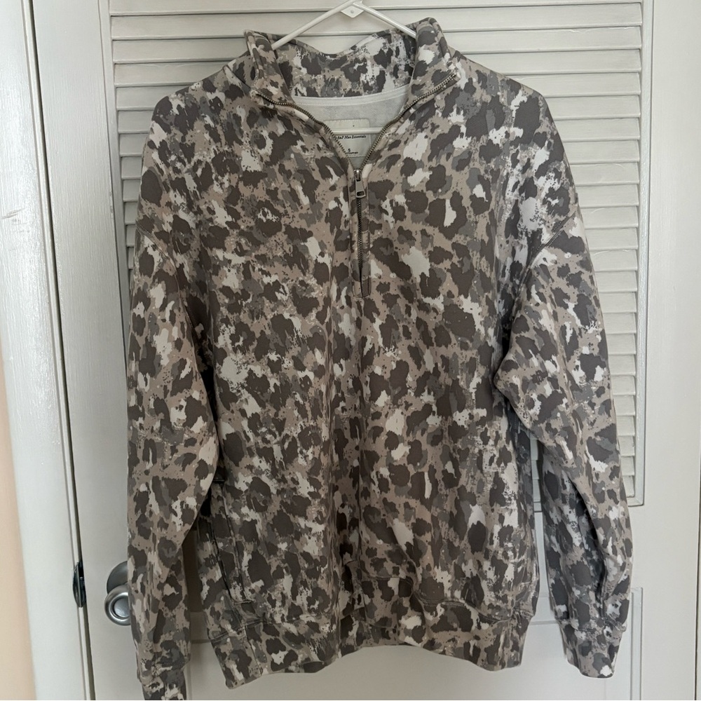 Abercrombie Leopard quarter zip small - Picture 2 of 4